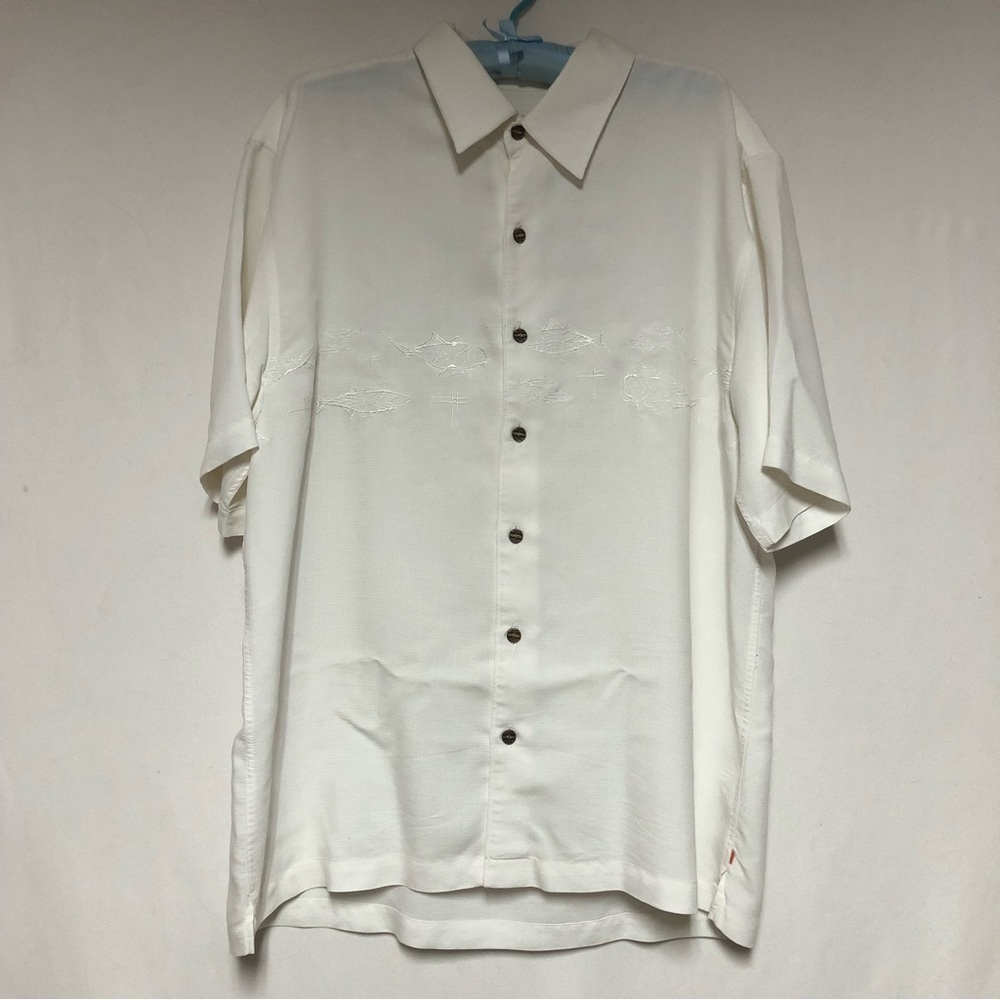 Quiksilver White Embroidered Fish Logo Short Sleeve Button Down Shirt